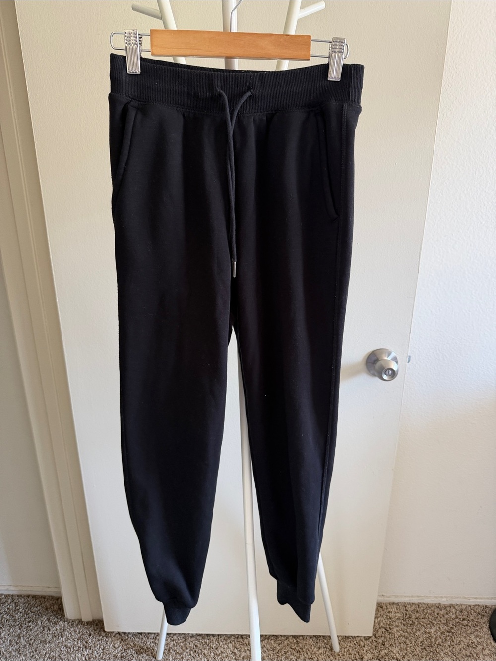 Uniqlo Black Women's Jogger Sweatpants - Drawstring Waist